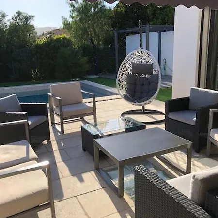 Chemin De La Roseraie Вилла Кавалер-сюр-Мер