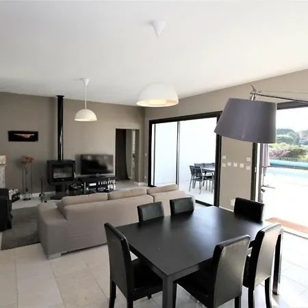 Вилла Chemin De La Roseraie *