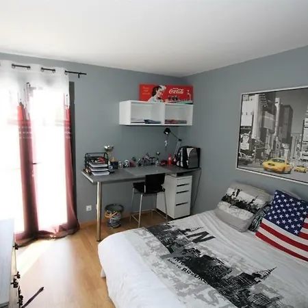 Chemin De La Roseraie Вилла Кавалер-сюр-Мер