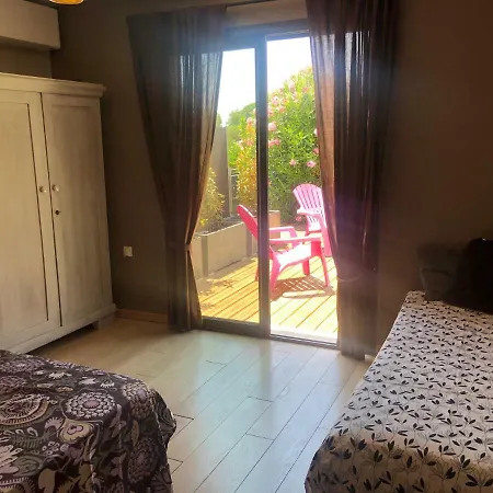 Chemin De La Roseraie 빌라 카발레르쉬르메르