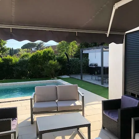 Chemin De La Roseraie Villa *