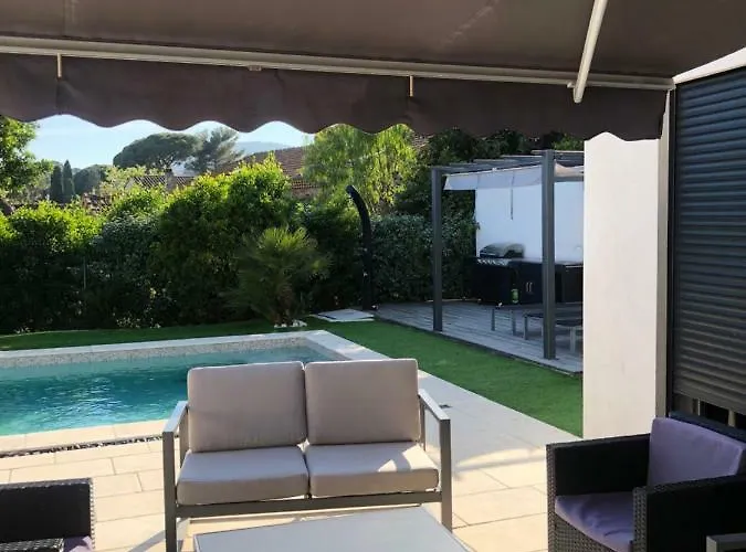 Chemin De La Roseraie Villa *