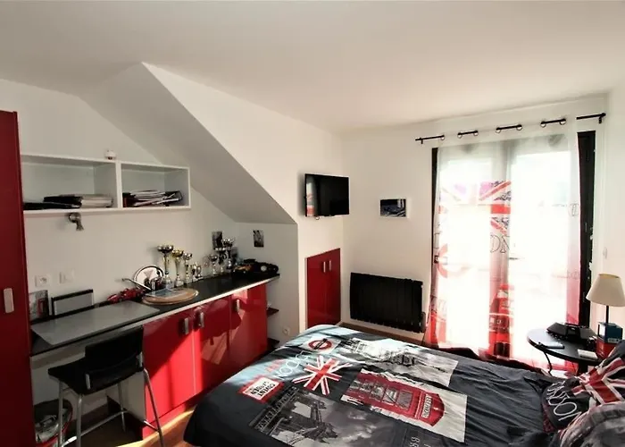 Chemin De La Roseraie Villa *